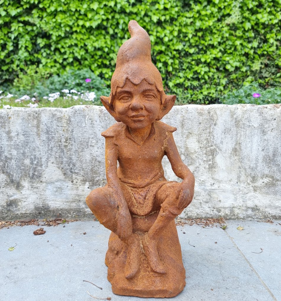 Figurine - A dreaming garden gnome - Iron #2.1