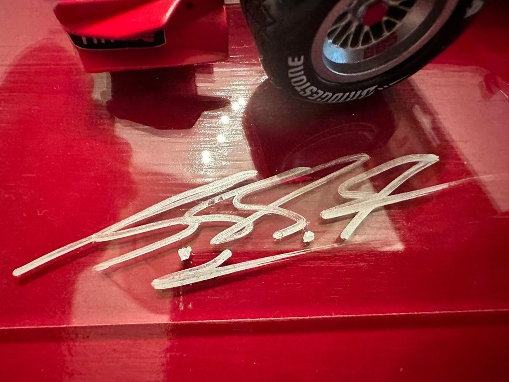 Ferrari - Michael Schumacher - 2001 - Modellauto im Maßstab 1:18  #2.2