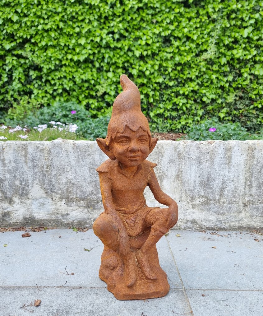 Figurine - A dreaming garden gnome - Iron #1.2