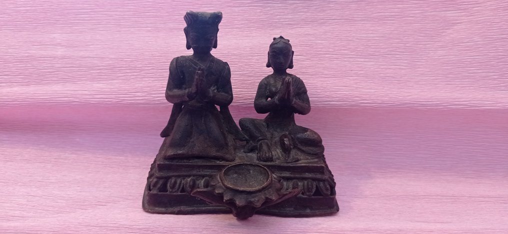 Olielampe - Bronze - Nepal - nittende århundrede #1.1