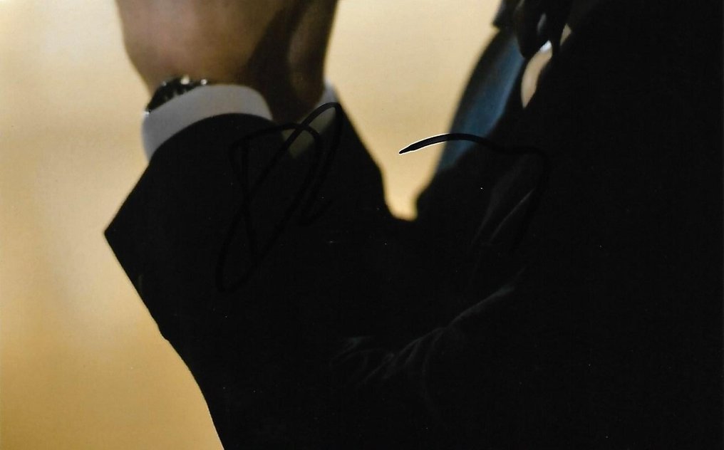 James Bond 007: Skyfall - Daniel Craig Autographed Photo in classic Bond pose with gun b'bc COA. #1.3