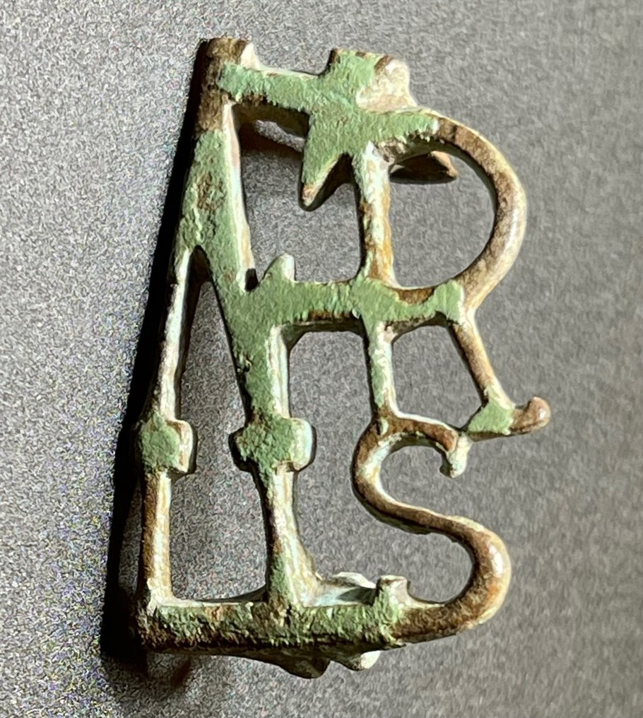 古罗马 黄铜色 极为罕见的镂空军团胸针，献给战神马尔斯，形状为其字母 MARS。 #2.1