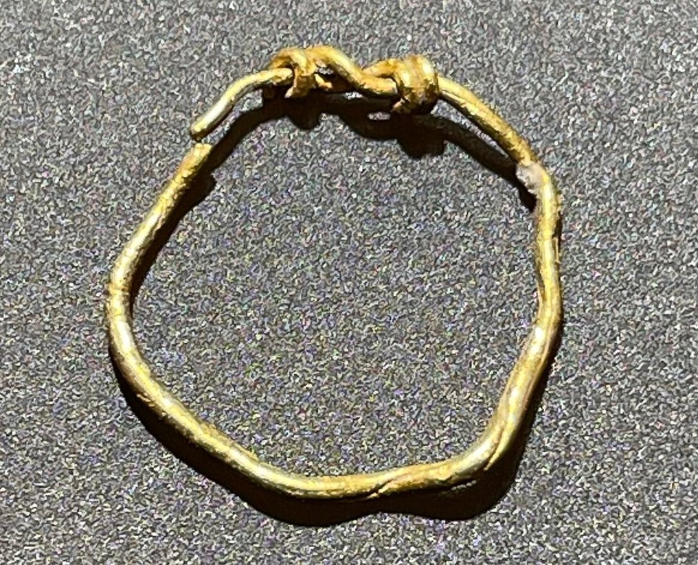 Viikinkien aikakausi Kulta Tunnusmerkki ja rakastetuin "Knot Bezel" -sormus. Itävallan vientiluvalla. #3.2