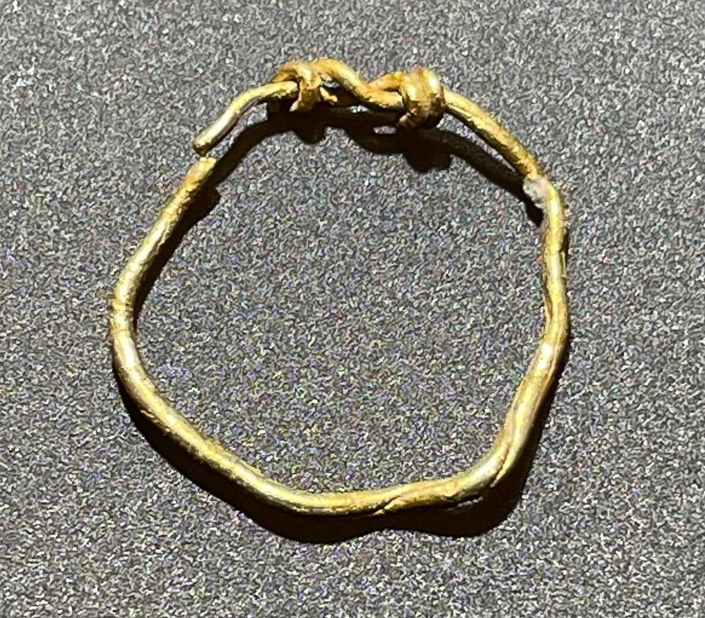 Viikinkien aikakausi Kulta Tunnusmerkki ja rakastetuin "Knot Bezel" -sormus. Itävallan vientiluvalla. #2.2