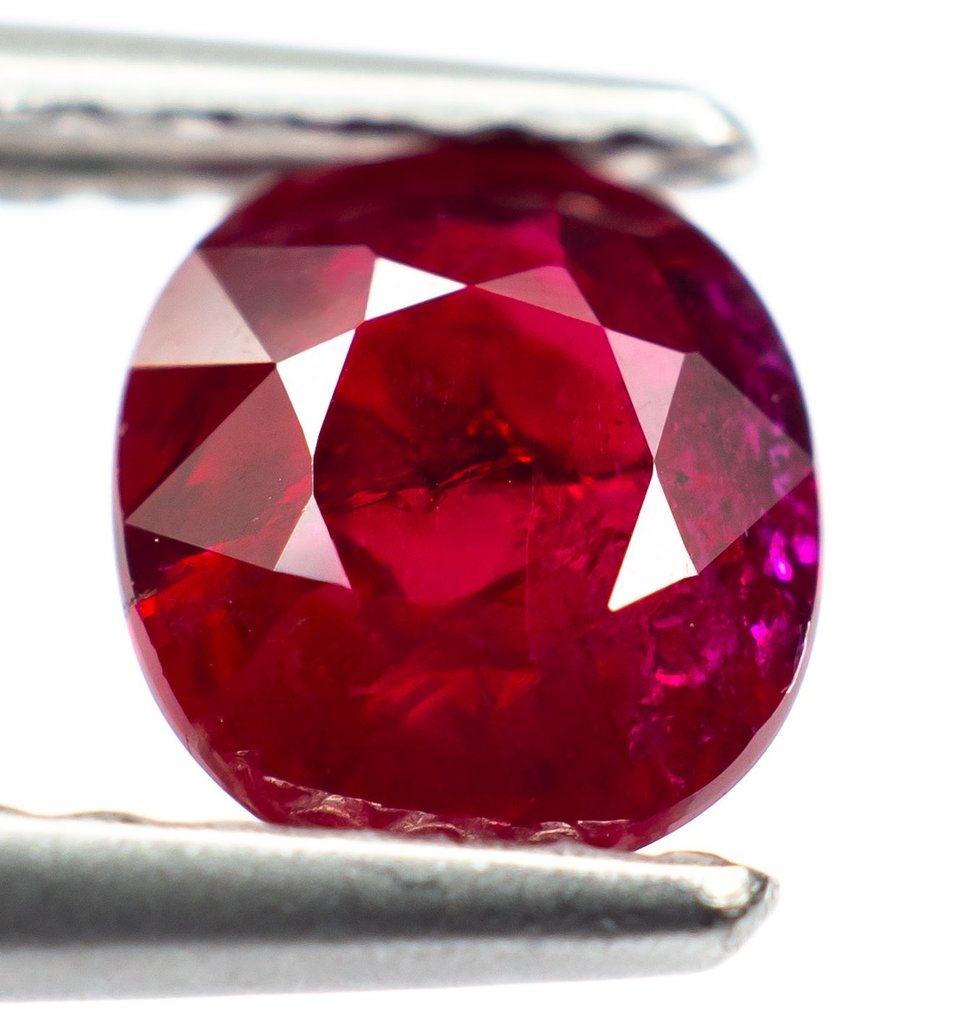 Fără preț de rezervă Rubin  - 0.70 ct - GRA (Laboratorul de analiză a pietrelor prețioase din Anvers) - Roșu violet #1.1