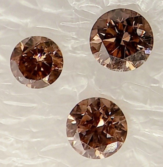No Reserve Price - 3 pcs Diamond  (Natural coloured)  - 0.61 ct - Round - Fancy Orangy, Pinkish Brown - I1, SI1 - Antwerp Laboratory for Gemstone Testing (ALGT) #3.2