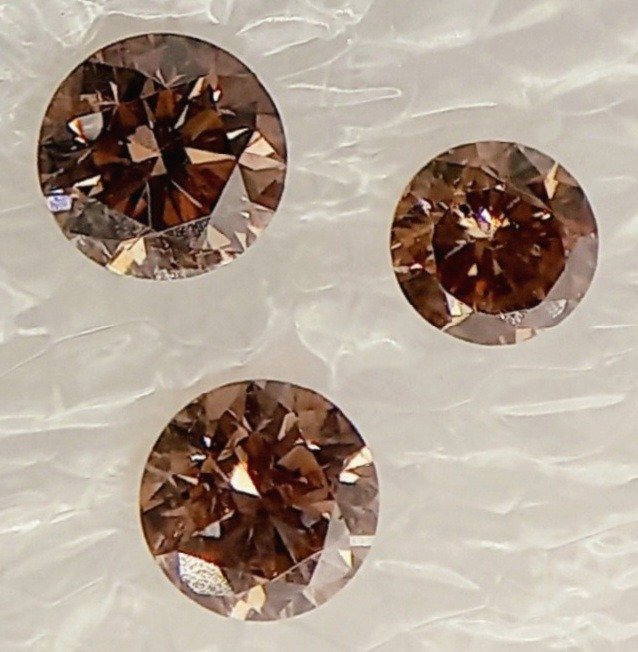 3 pcs Diamond  (Natural coloured)  - 0.61 ct - Round - Fancy Orangy, Pinkish Brown - I1, SI1 - Antwerp Laboratory for Gemstone Testing (ALGT) #1.1