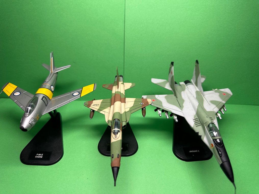 1:100, 1:45, 1:50 - Machetă avion  (16) -16 modellini aereo Militare #3.2