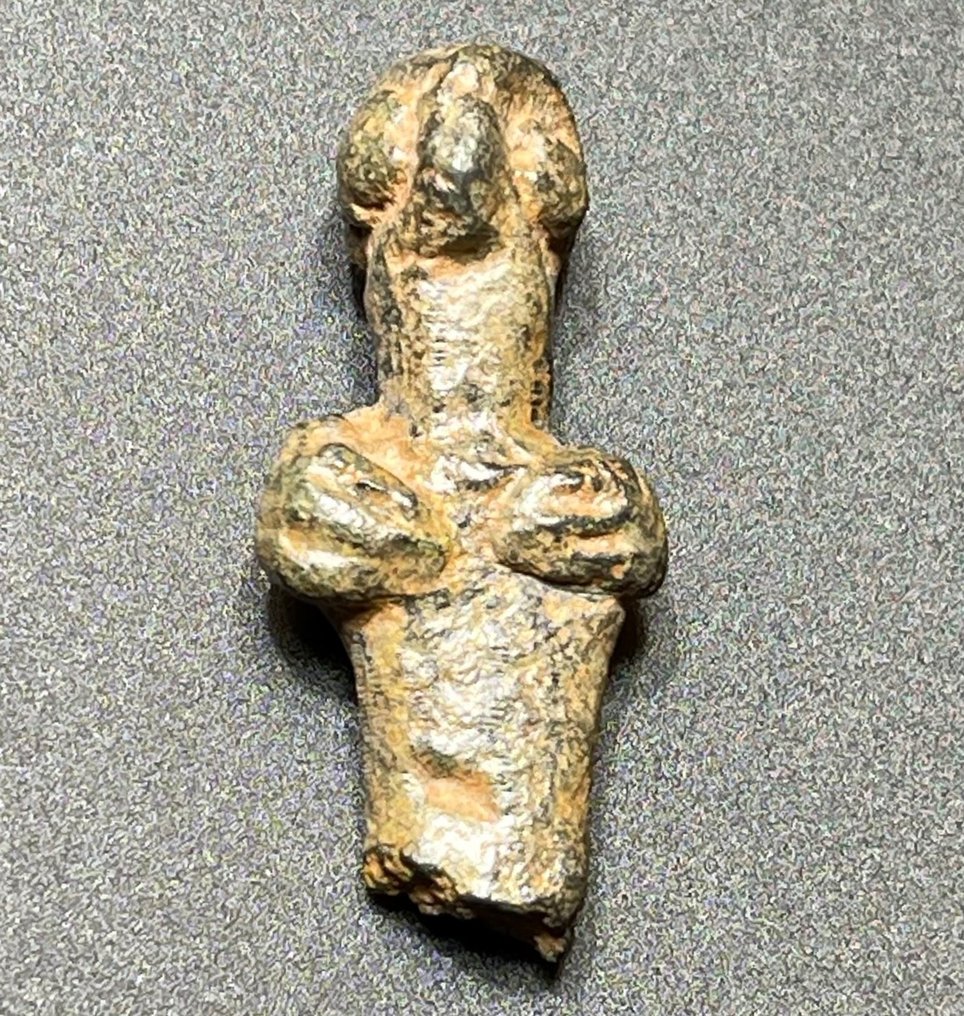 Hittit Bronze Sjælden en antropomorf figur med en halvlang mandlig buste i klassisk stil med 'næb'-næse #2.1