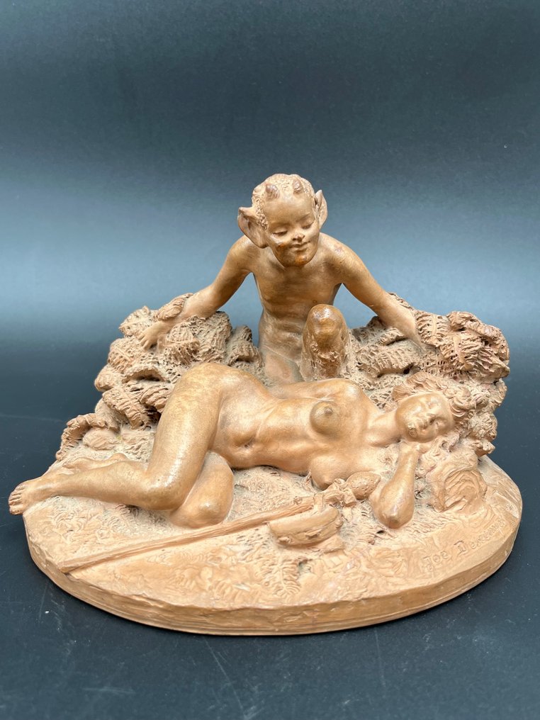 Joseph-Emmanuel Cormier 1869-1950 - 小雕像 - Faun bij liggend naakt - Terracotta #2.1