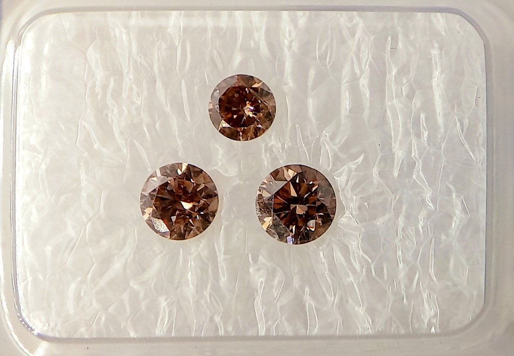 3 pcs Diamond  (Natural coloured)  - 0.61 ct - Round - Fancy Orangy, Pinkish Brown - I1, SI1 - Antwerp Laboratory for Gemstone Testing (ALGT) #2.1