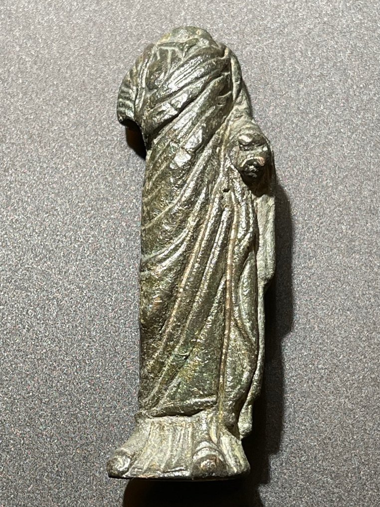 Romain antique Bronze Figurine d'une déesse avec une forme incroyablement fine du Chiton et de l'Himation. Avec une #1.1