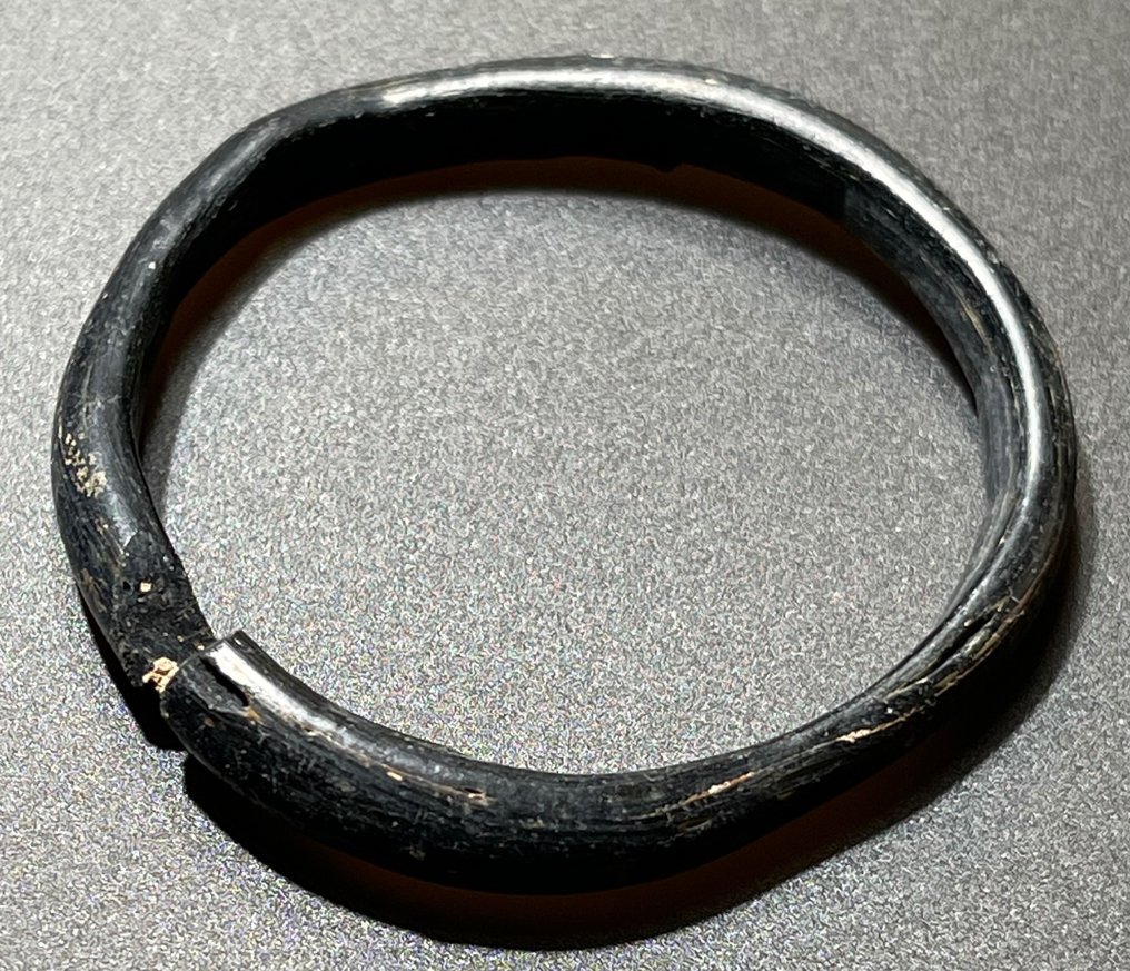 Antigua Roma Vidrio Interesante y encantadora pulsera: anillo para el cabello con un hermoso color azul oscuro. Con una #3.2