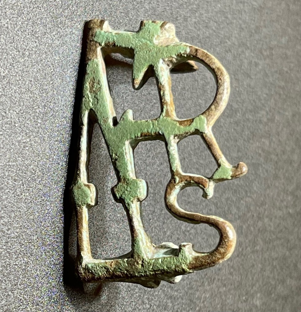 Romain antique Bronze Broche légionnaire ajourée extrêmement rare dédiée à Mars (Dieu de la Guerre) en forme de son #1.3