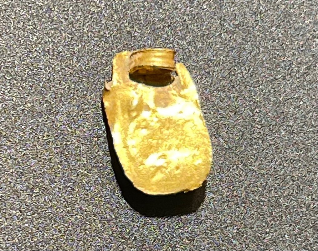 Antigua Roma Oro Exquisito amuleto con ornamentación en relieve magistralmente y elegante piedra preciosa de #3.2
