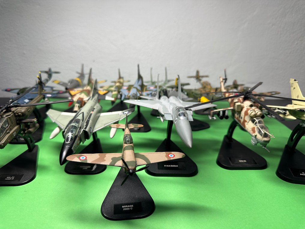 1:100, 1:45, 1:50 - Miniatura de avião  (16) -16 modellini aereo Militare #3.1