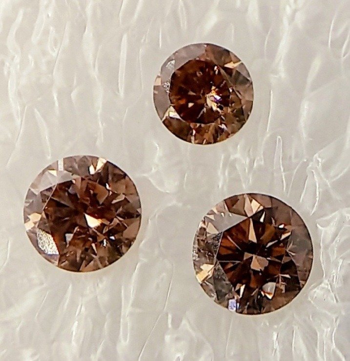 No Reserve Price - 3 pcs Diamond  (Natural coloured)  - 0.61 ct - Round - Fancy Orangy, Pinkish Brown - I1, SI1 - Antwerp Laboratory for Gemstone Testing (ALGT) #1.2