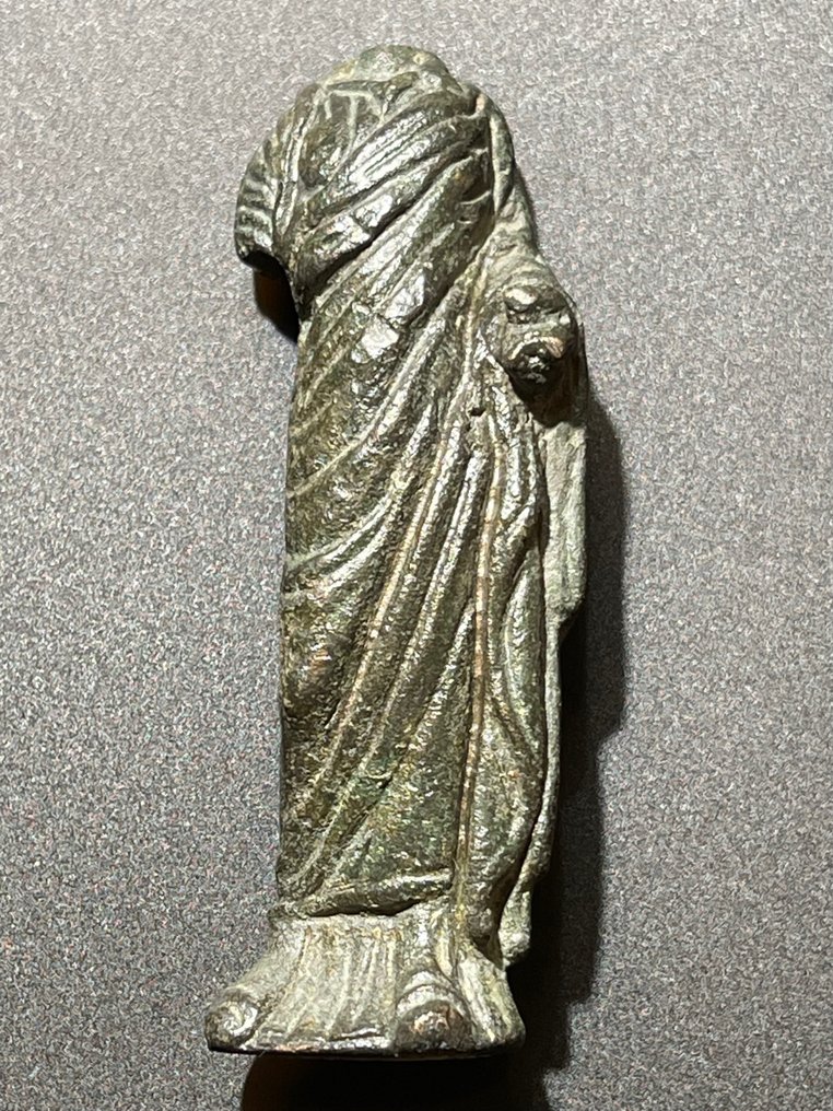 Romain antique Bronze Figurine d'une déesse avec une forme incroyablement fine du Chiton et de l'Himation. Avec une #1.2