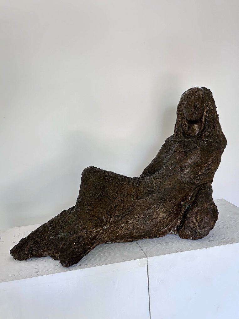 Raymond Puccinelli (1904-1986) - 雕像, Figura femminile - larghezza 50 cm - 35 cm - 青銅色 #1.1