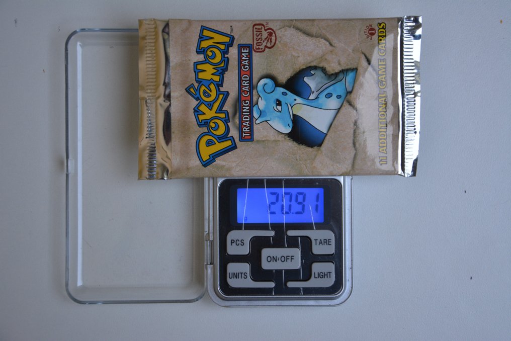 Wizards of The Coast - 1 Booster pack - Fossil - Lapras - Fossil Booster Pack Lapras Art 1999 Factory Sealed, Weighed #1.2