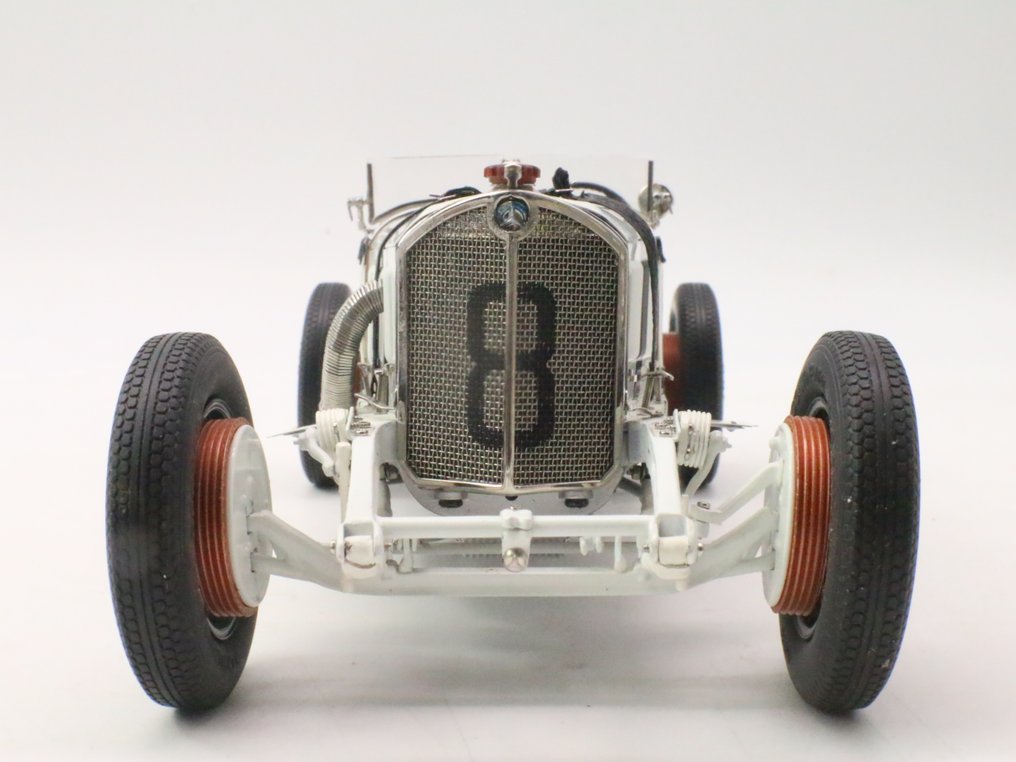 CMC 1:18 - Modell autó - Mercedes-Benz SSKL German Grand Prix 1931 - Limitált kiadás #3.1