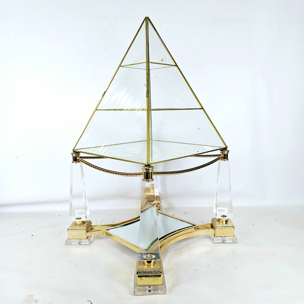 Exceptionally rare glass pyramid display Approx. 1970 - Vitrin - Aranyozott, Műanyag, Sárgaréz, Üveg, Vas #1.1