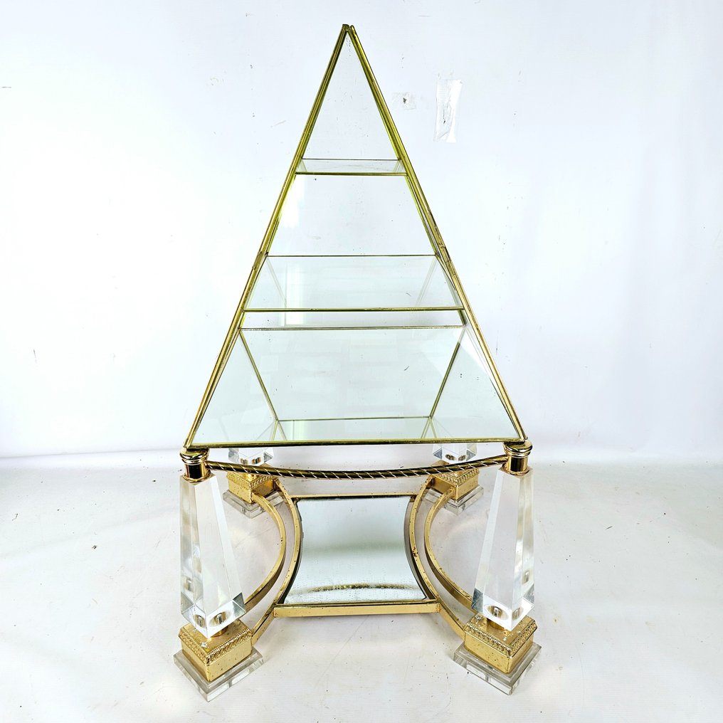 Exceptionally rare glass pyramid display Approx. 1970 - Display cabinet - Brass, Glass, Gold plated, Iron, Plastic #1.2