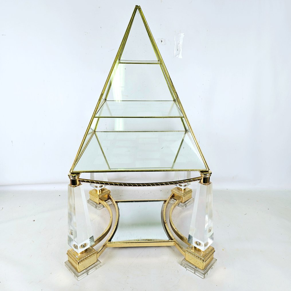 Exceptionally rare glass pyramid display Approx. 1970 - Vitrinekast - Glas, IJzer, Messing, Plastic, Verguld #2.1
