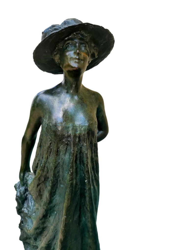Decandia o de Candia Leonardo - 雕刻, Donna con cappello - 41 cm - 銅綠青銅 - 1925 #1.1