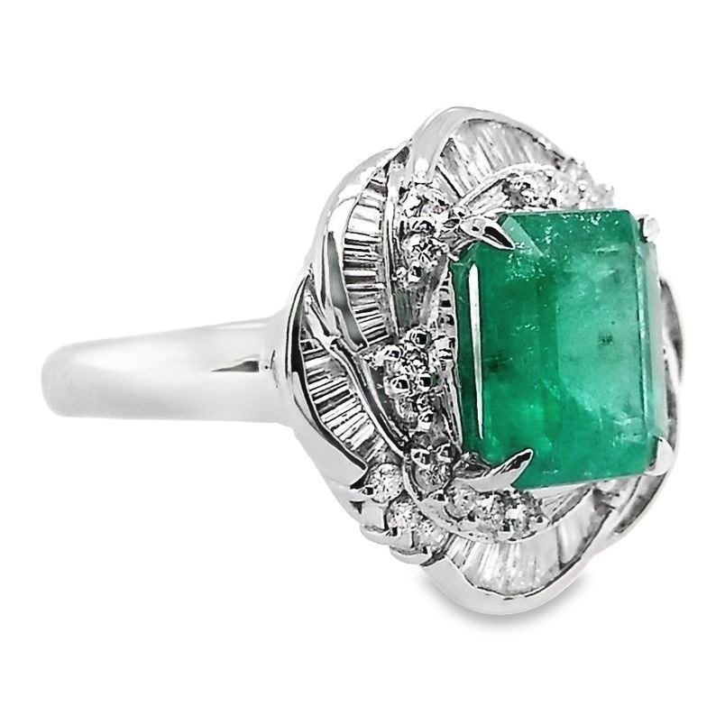 Ring Platinum -  3.03ct. tw. Emerald - Diamond #3.3