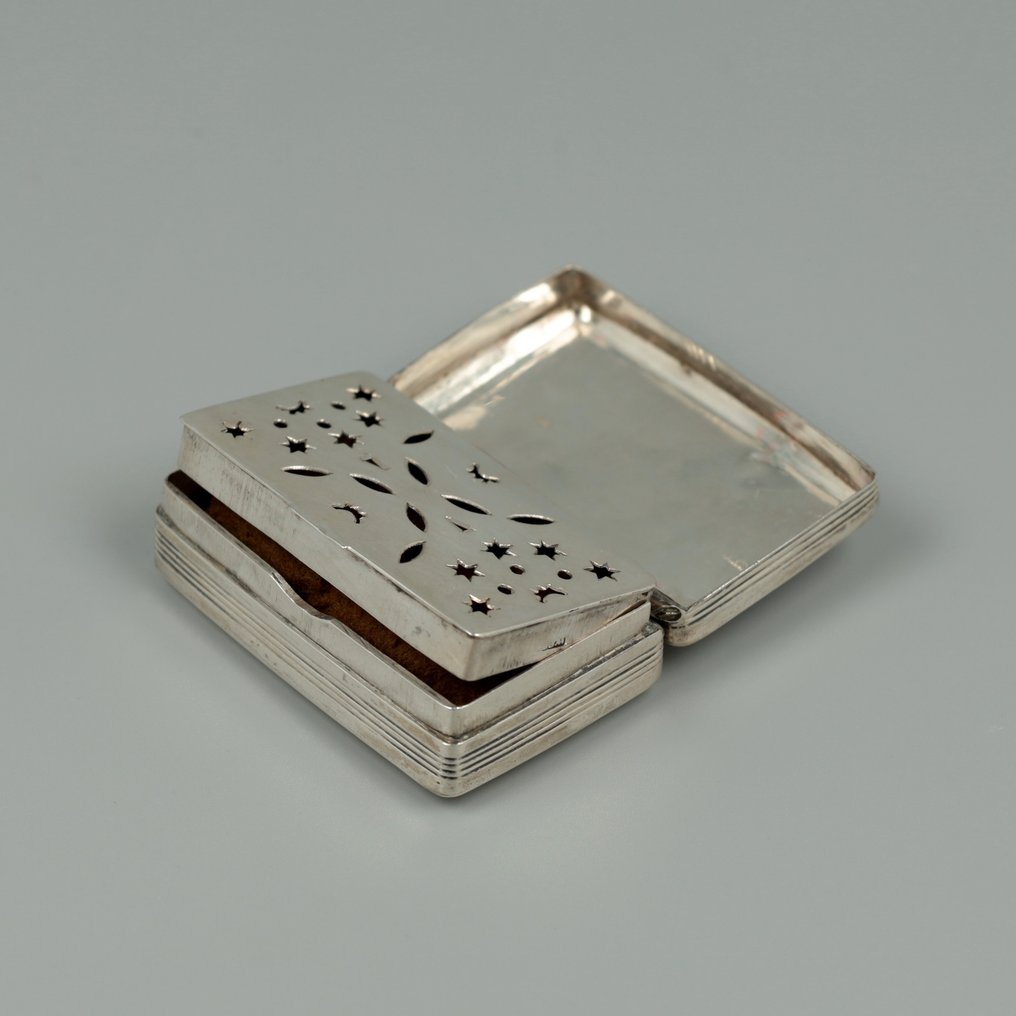 J.D. Wendels ca. 1885 *NO RESERVE* - Vinaigrette - Box - .833 silver #1.1