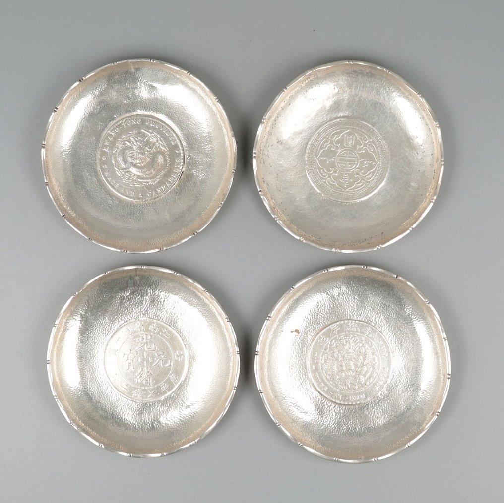 China ca. 1910-20 *NO RESERVE* - Muntschaaltjes - Platte (4) - .900 sølv #1.1