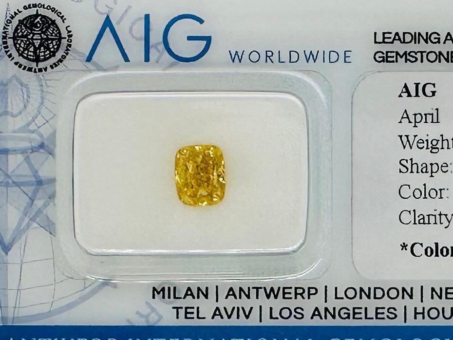 1 pcs Diament  (Poddany obróbce barwy)  - 1.00 ct - poduszkowy - Fancy vivid Żółty - VS2 (z bardzo nieznacznymi inkluzjami) - Antwerp International Gemological Laboratories (AIG Izrael) #1.1