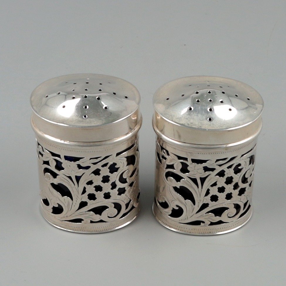 George Nathan & Ridley Hayes, NO RESERVE - Salt and pepper shakers (2) - .925 silver #1.1