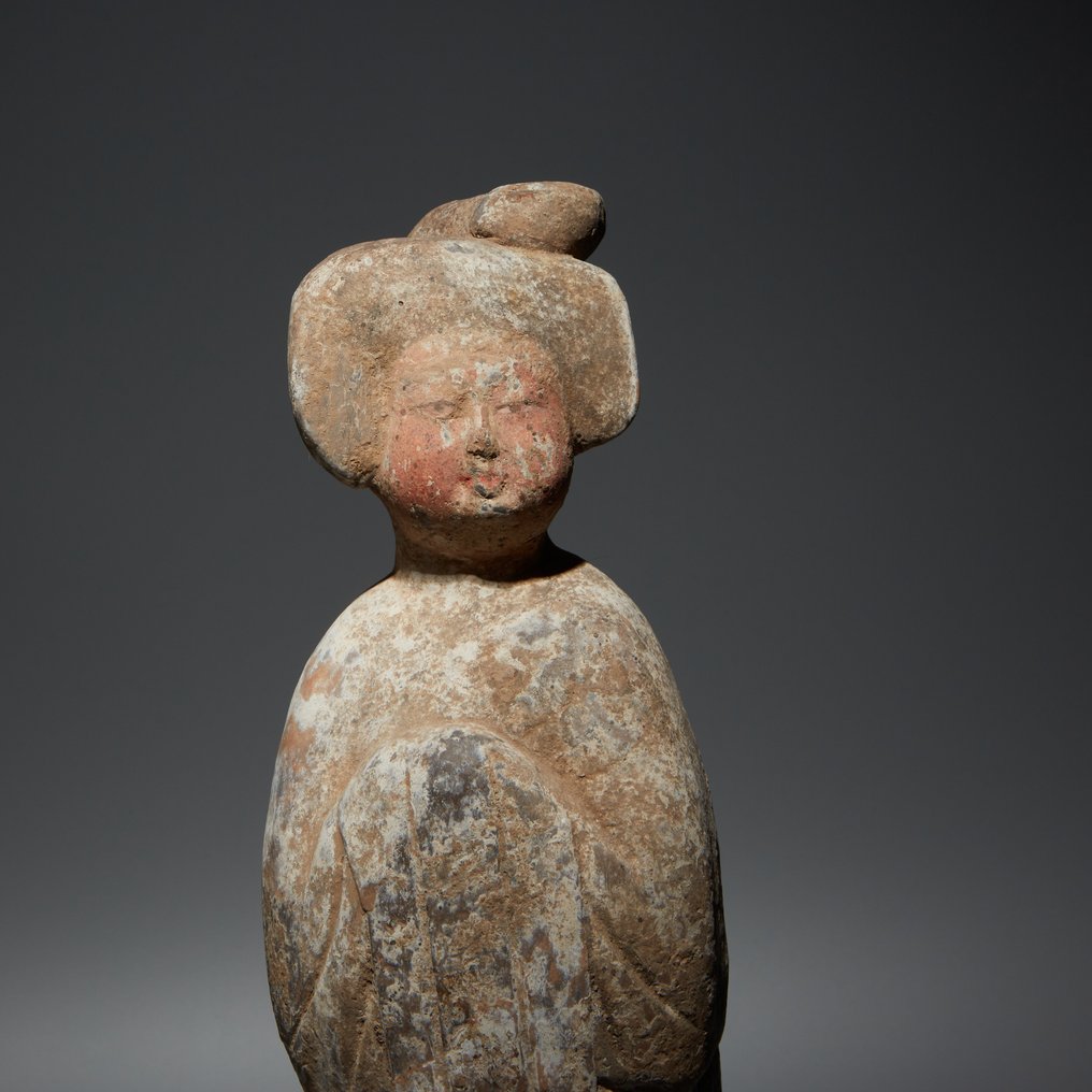Det gamle Kina, Tang-dynastiet Keramik Figur af en tyk dame. 34 cm H. #1.2