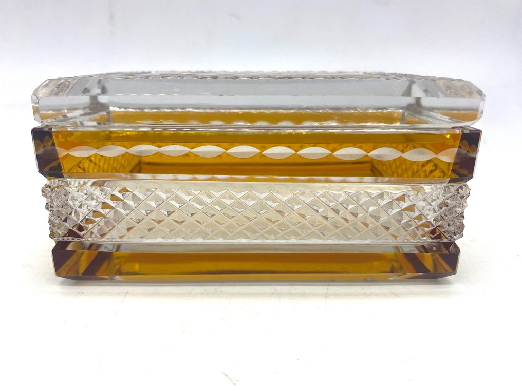 Jewellery box - Finely crafted glass jewelery box / casket with gold-coloured decoration (weight 1,033 #2.2