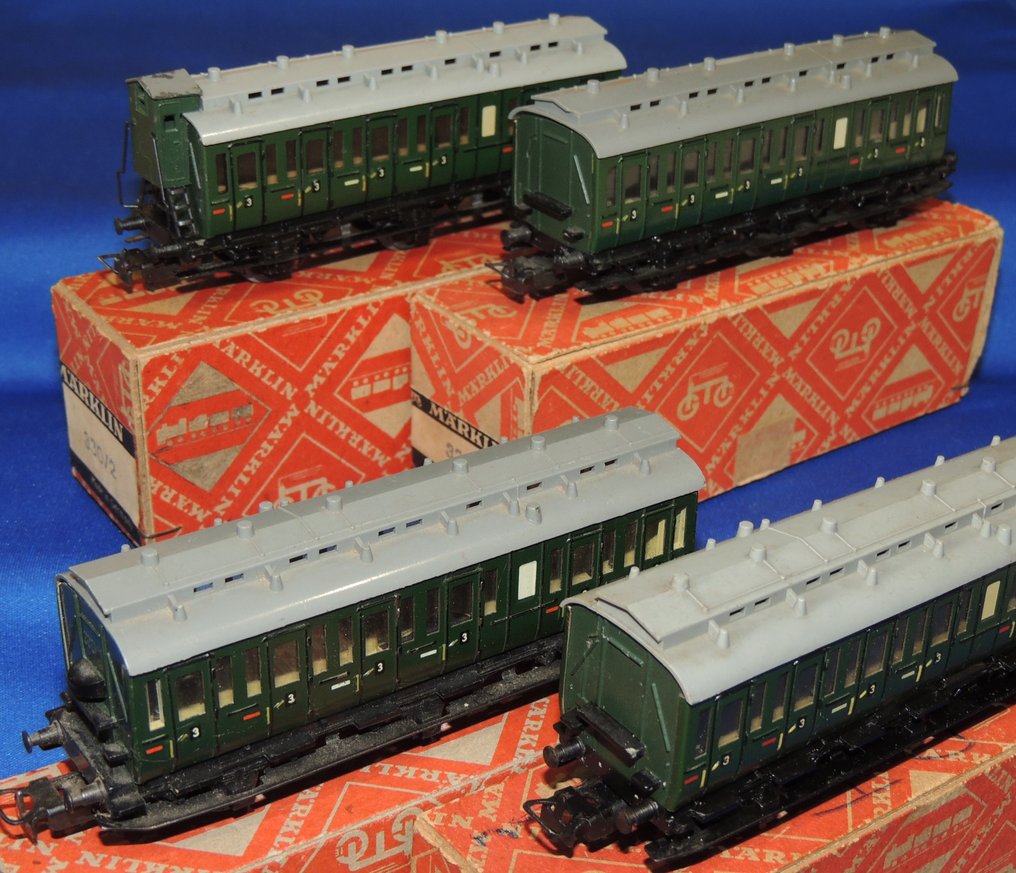 Märklin H0 - 330/1 / 4004 / 330/2 / 4005 - Machetă tren transport călători (4) - 4x mașini cu compartimente - DB #1.1