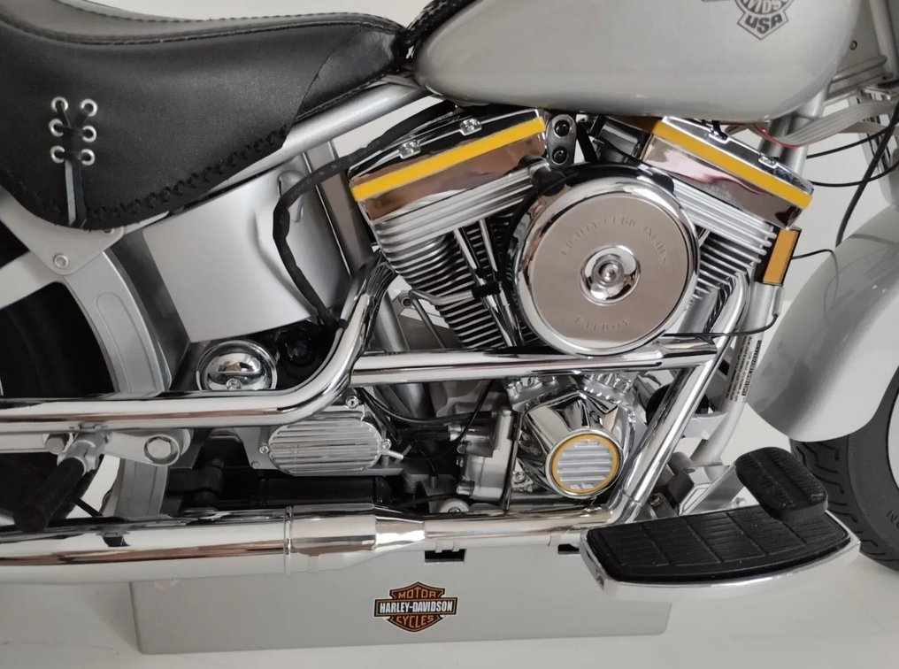 Moto Harley-Davidson Fat-Boy De Agostini  #3.3