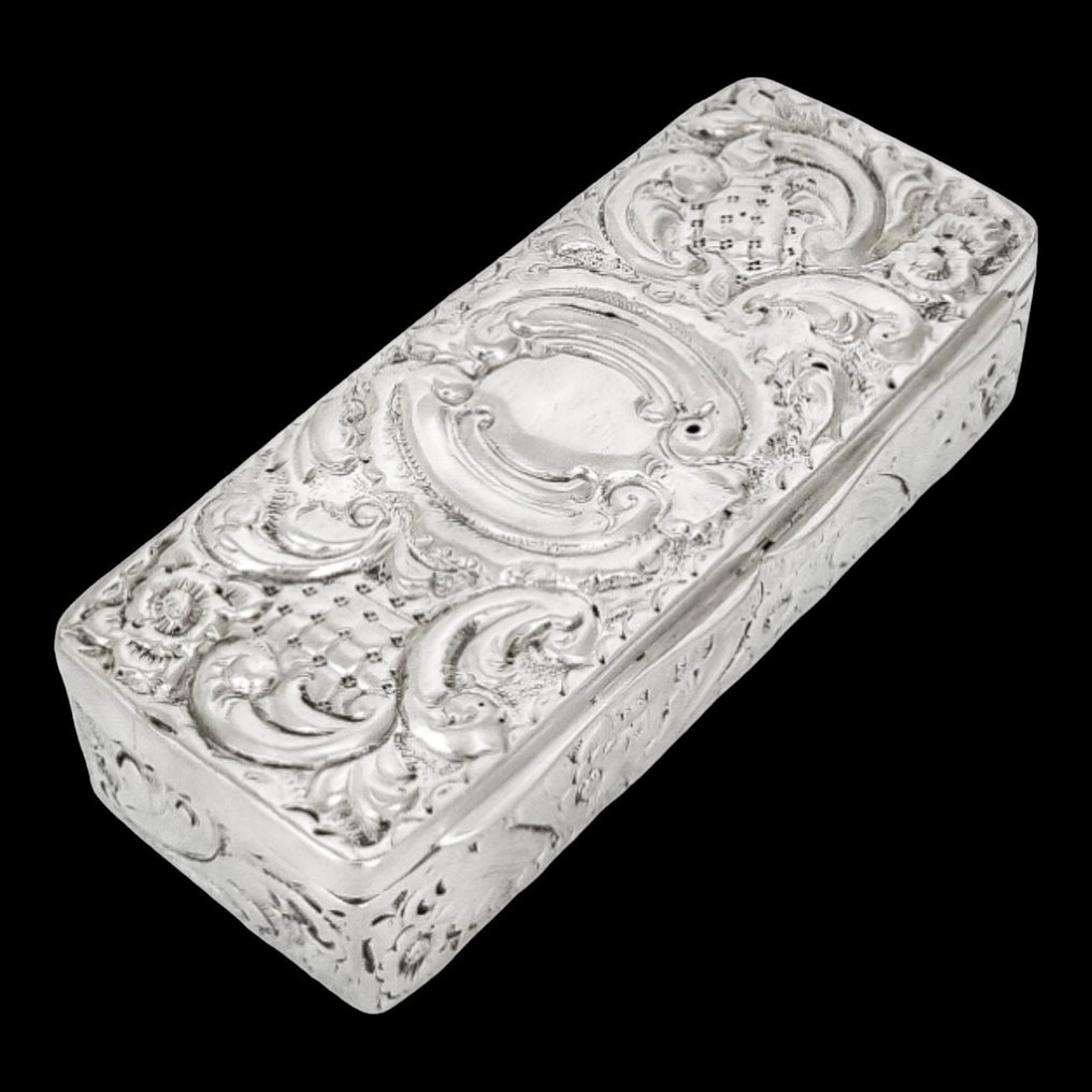 George Nathan & Ridley Hayes (1895) - Large sterling silver table snuff box embossed with flowers and scrolls - Snuifdoos - .925 zilver #2.1