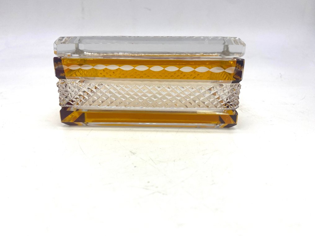 Jewellery box - Finely crafted glass jewelery box / casket with gold-coloured decoration (weight 1,033 #1.1