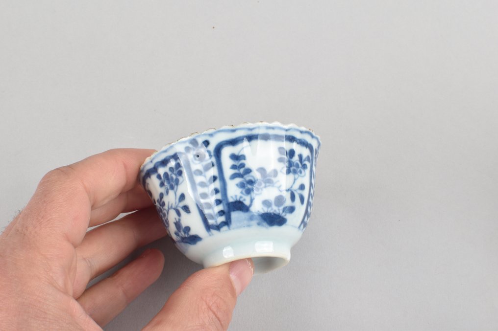 Tea bowl - A CHINESE BLUE AND WHITE TEA BOWL DECORATED WITH A BIRD - Porcelain #3.1