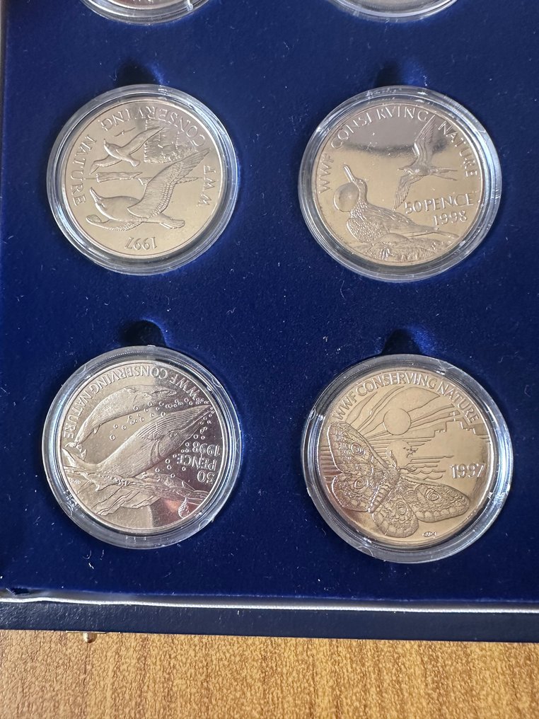 Maailma. Cofanetto "WWF International Coin Collection" (12 monete) #3.2