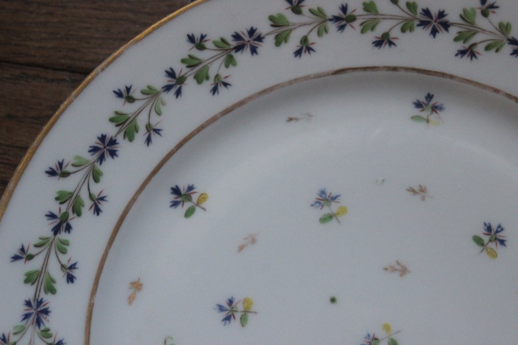 2 assiettes en porcelaine de Paris - XVIIIe - guirlande, barbeaux et or - Tallerken (2) - Porcelæn #3.1