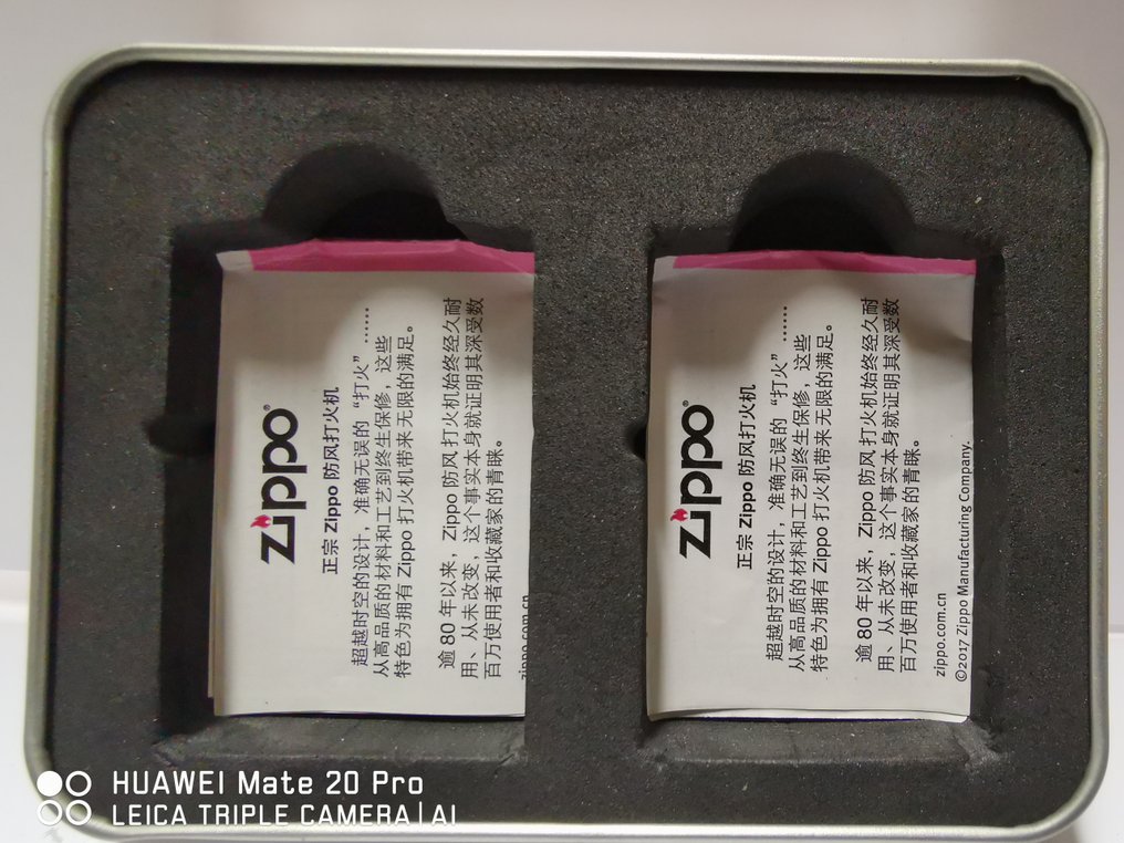 Zippo - Série de 2 Zippos Marlboro Crush Convention made in Japan de 2018 et 2019. - Accendino tascabile - Acciaio verniciato a rilievo #2.2