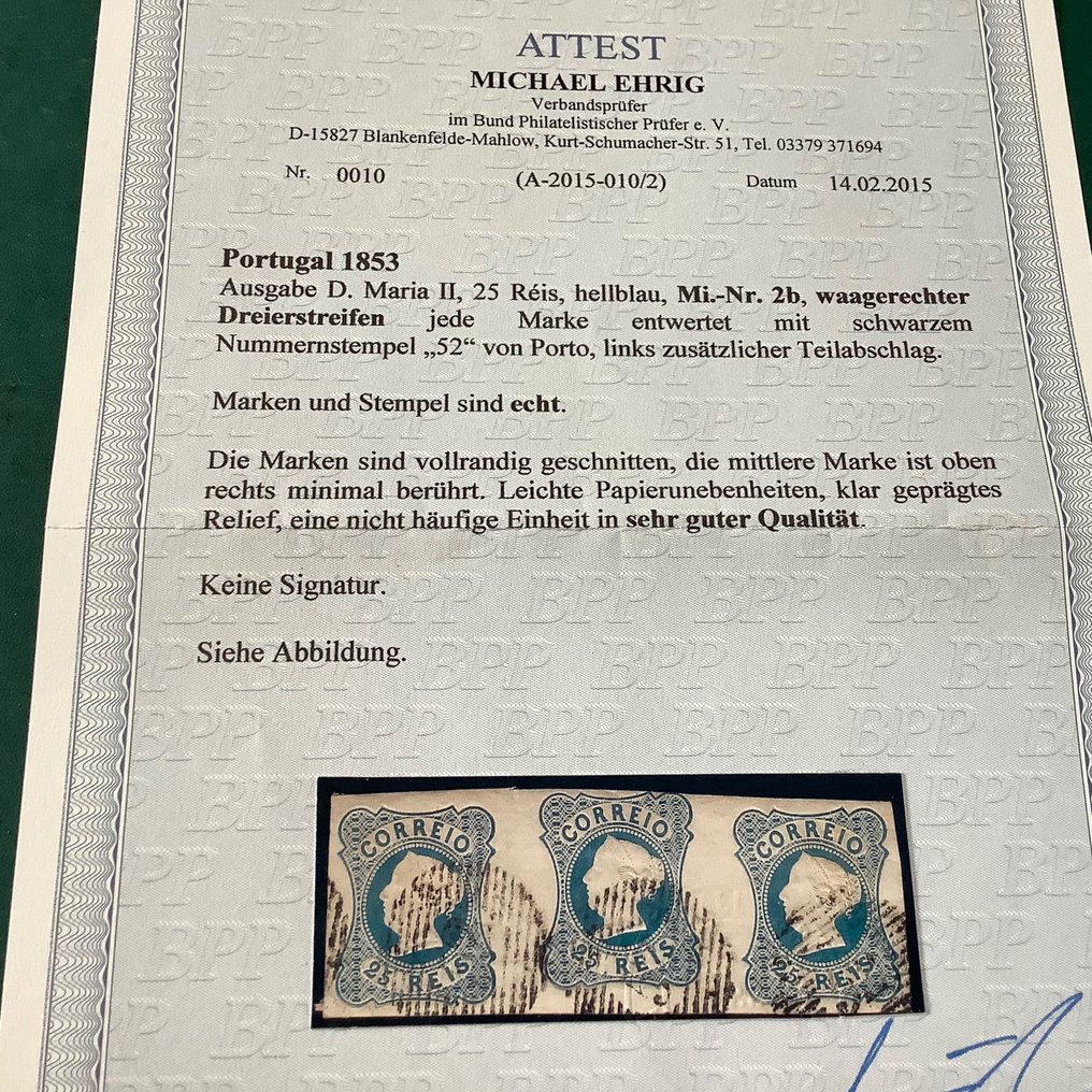 Portugal 1853 - 25 Reis Maria II em faixa de três em bom tom de azul celeste - certificado fotográfico Ehrig - Mundifil 2b #2.1