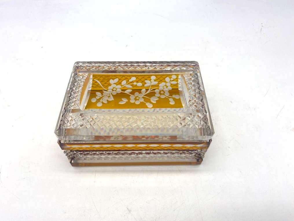 Smykkeskrin - Fint forarbejdet smykkeskrin/skrin i glas med guldfarvet dekoration (vægt 1.033 #2.1