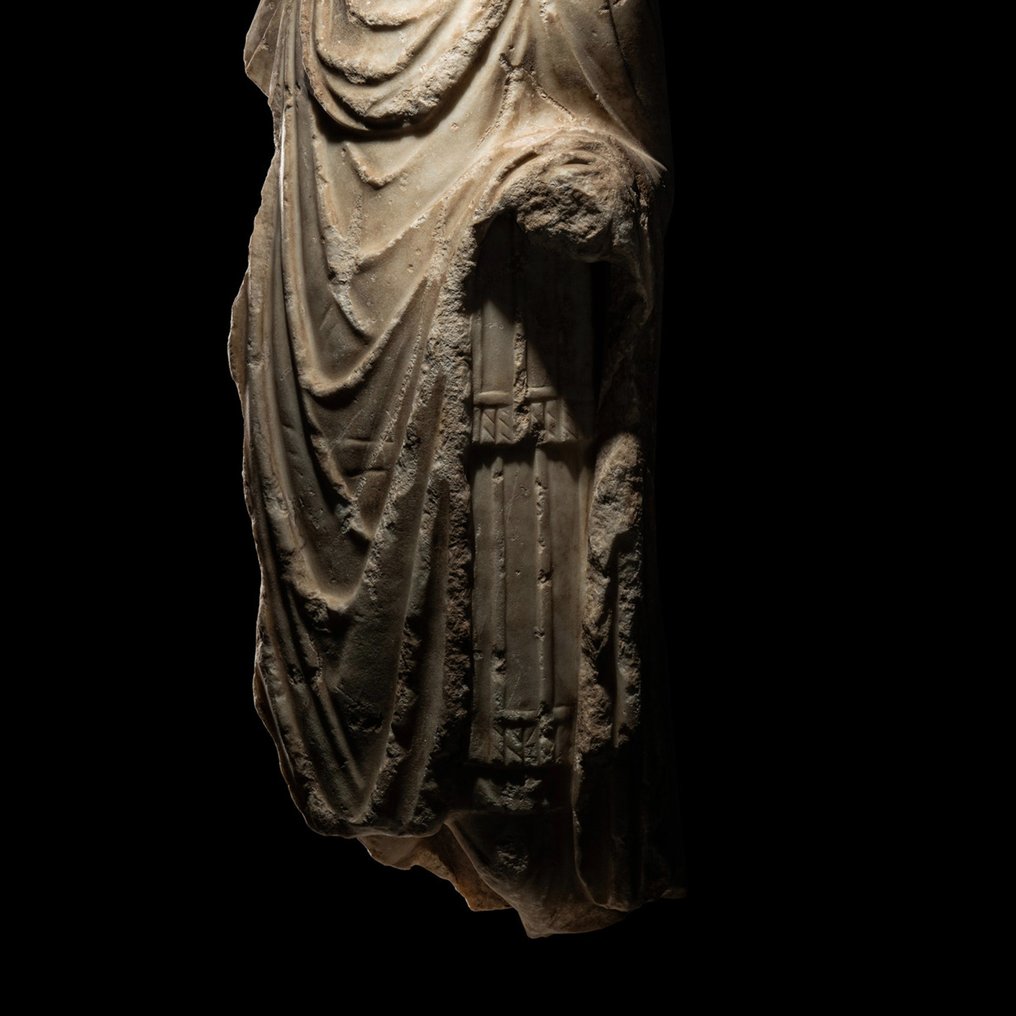Oud-Romeins Marmer Torso van een soldaat met Chlamys. 2e eeuw na Christus. Hoogte 71,2 cm. Gepubliceerd. Spaanse #2.1