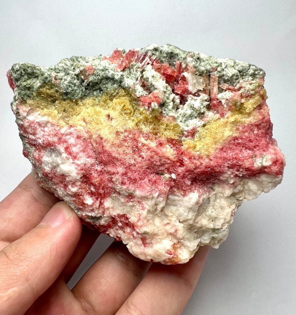 Harvinainen klinotsoisiittikristalli matriisissa Badakshanista Afganistanista Näytekappale- 400 g - (1) #1.1