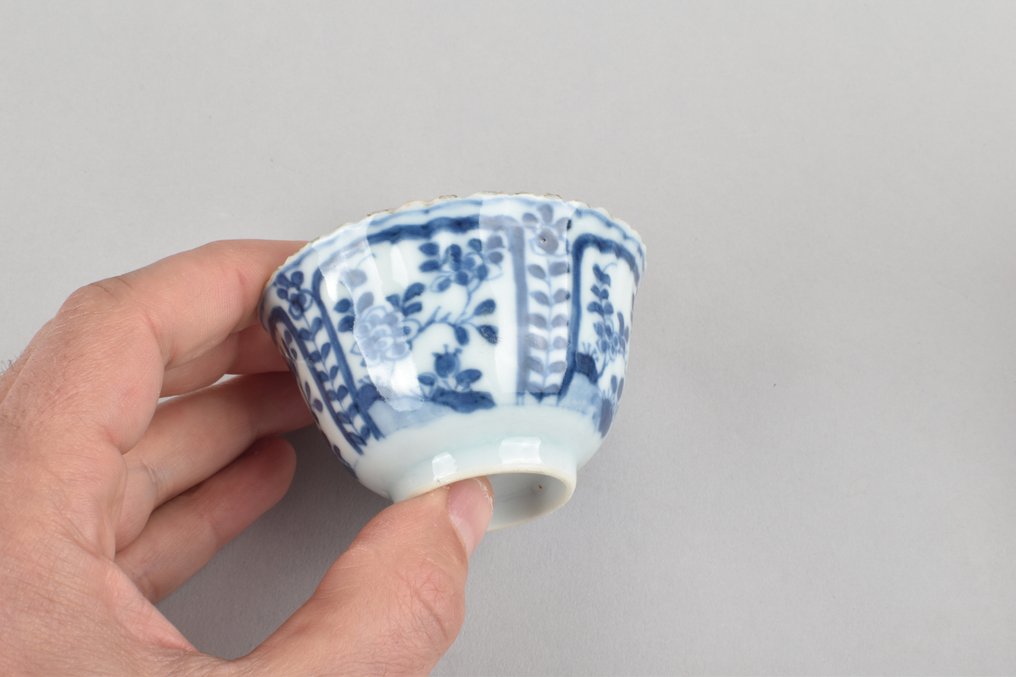Tea bowl - A CHINESE BLUE AND WHITE TEA BOWL DECORATED WITH A BIRD - Porcelain #3.2