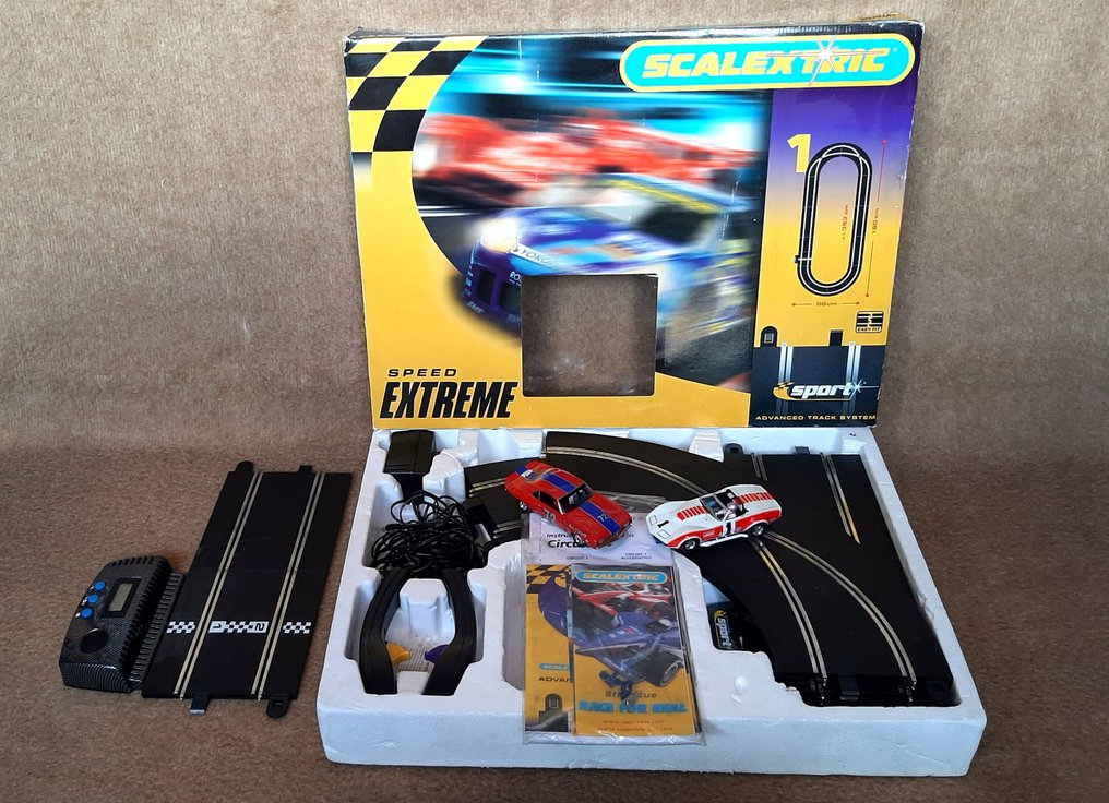 Scalextric Speed Extreme racebaan / slot cars - Automobilina per pista elettrica Chevrolet Camaro 69 V/J Racing #72 & Corvette L-88 & Lap Counter #2.1